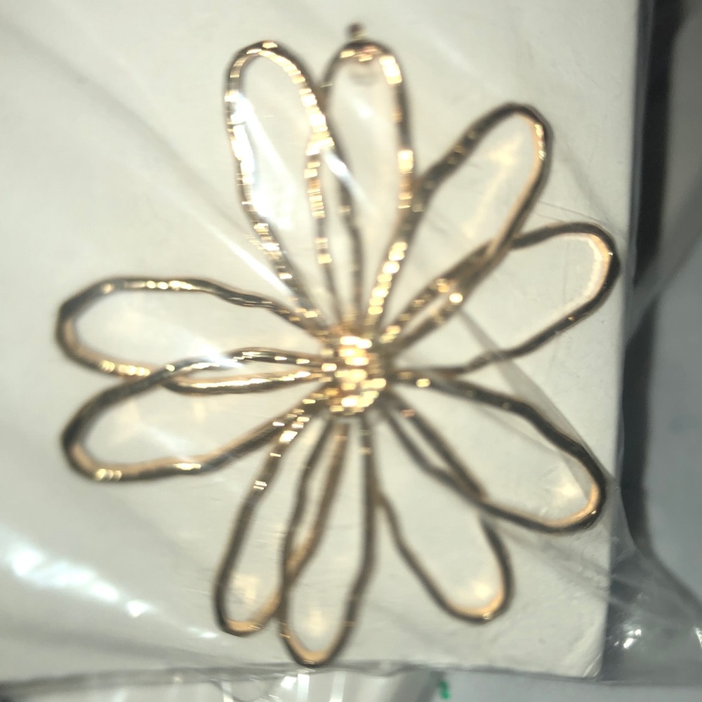 Elegant Gold Flower Earrings